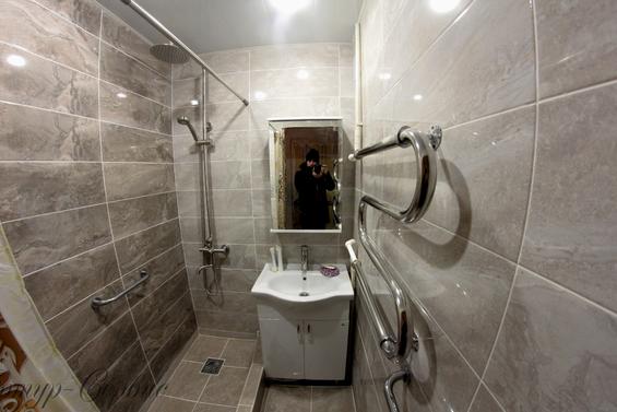 Ремонт ванной комнаты с душем в строительном исполнении